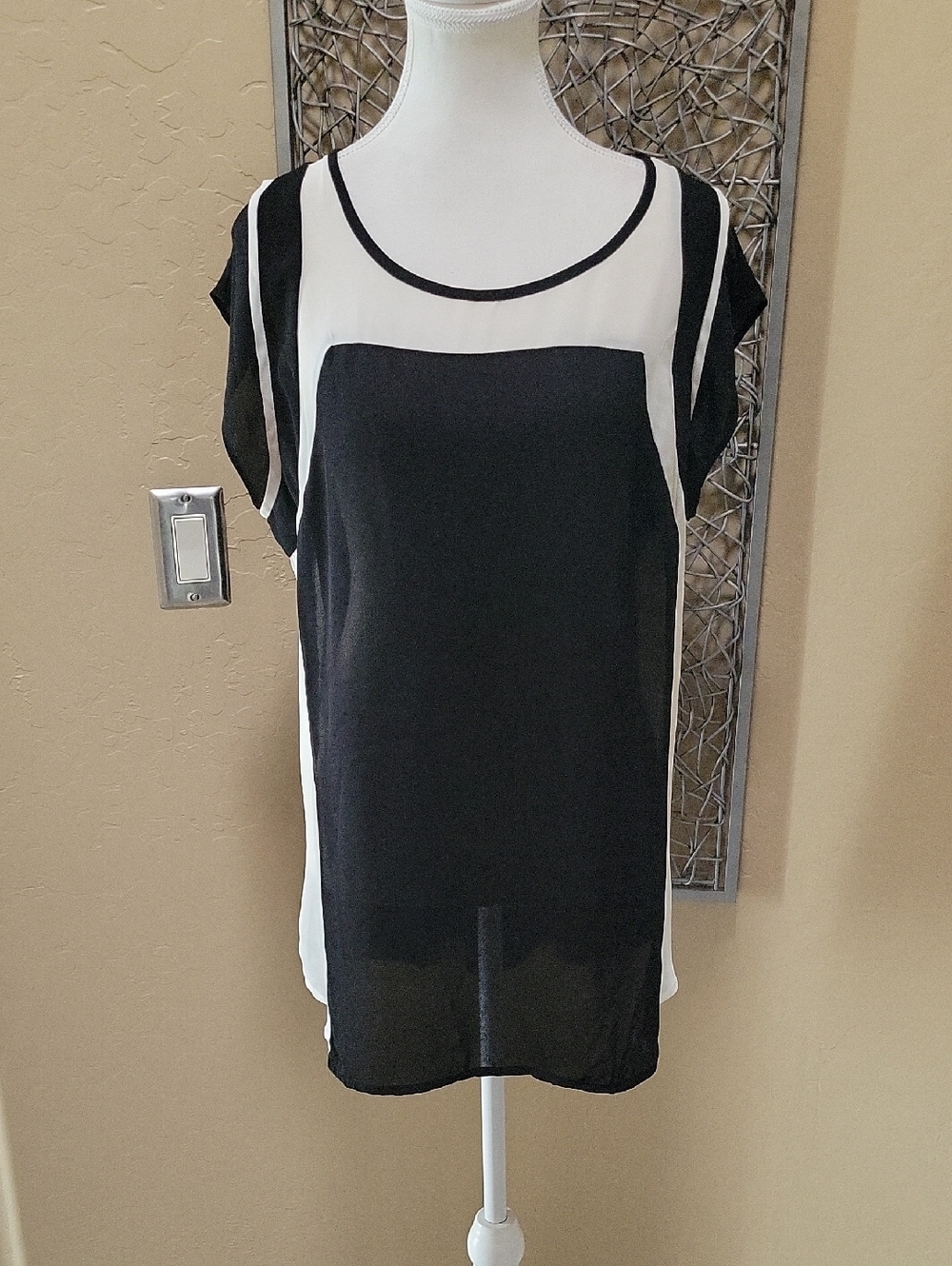 Pleione Black and White Colorblock Short Sleeve Blouse